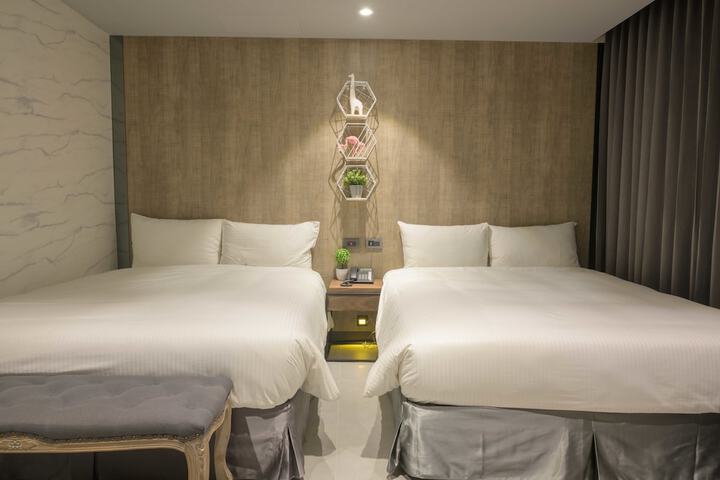 Room 44 of 119
