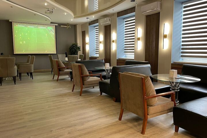 Lounge 91 of 106