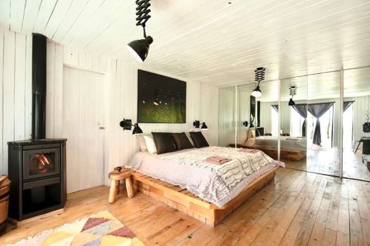 Room 9 of 147