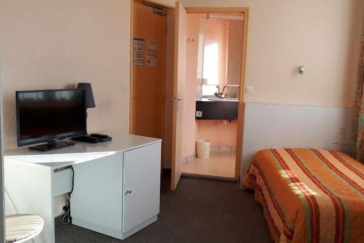 Room 4 of 10