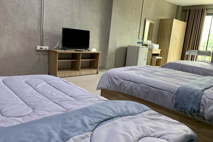 Room 13 of 36