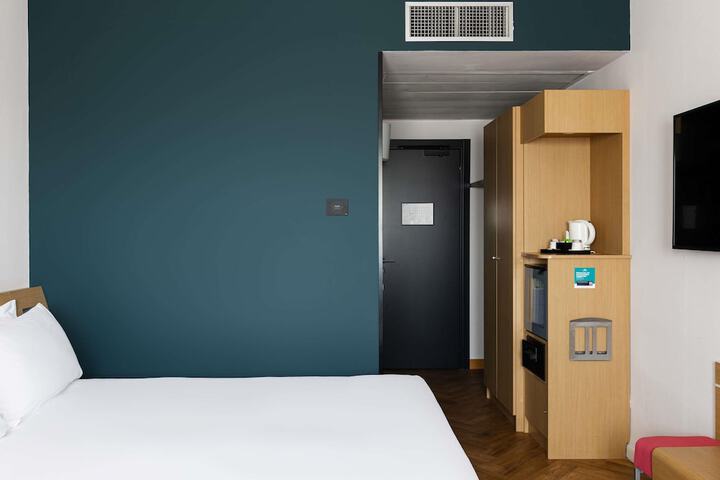 Room 17 of 111