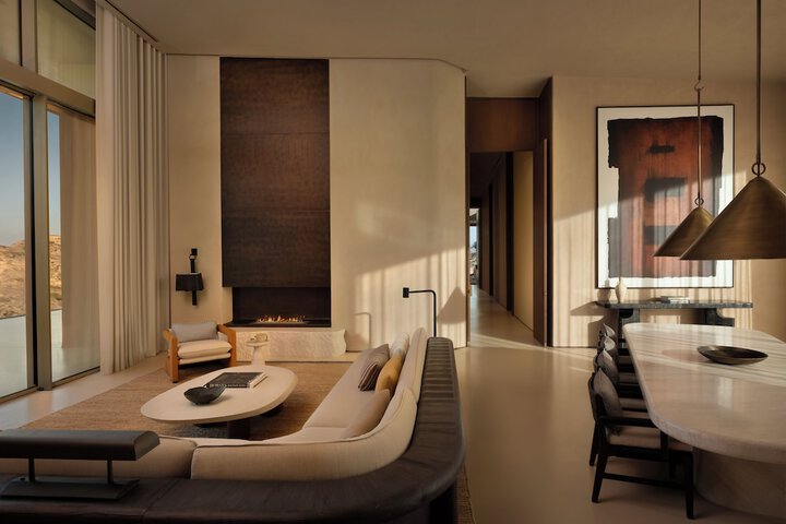 Room 4 of 172