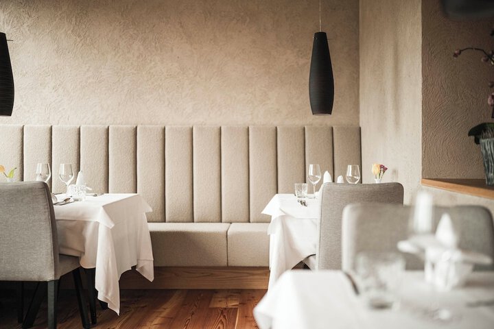 Dining 61 of 107