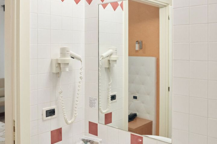 Room 20 of 33