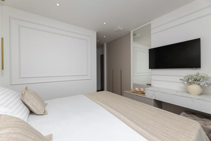 Room 8 of 71