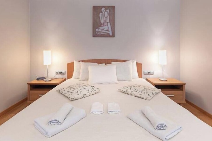 Room 4 of 40