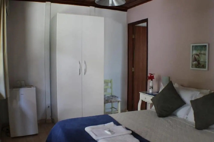 Room 3 of 25
