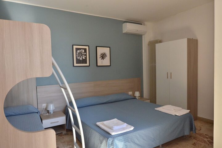 Room 10 of 49