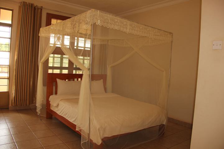 Room 7 of 32