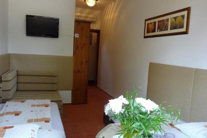 Room 8 of 8