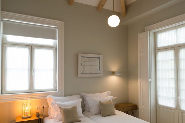Room 6 of 50