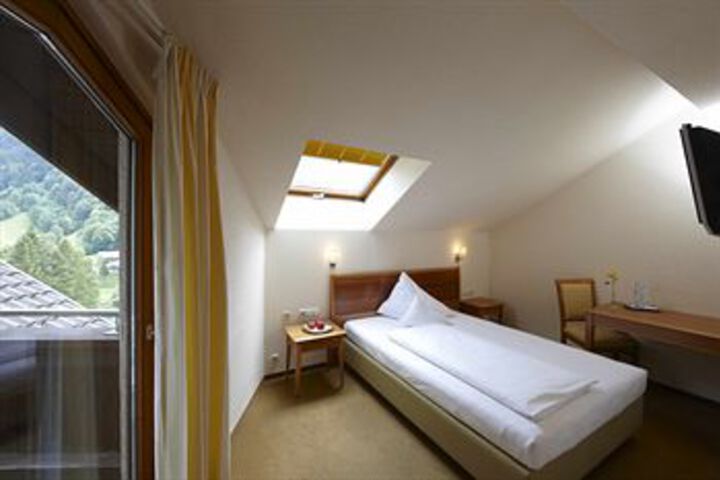 Room 28 of 45