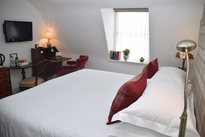Room 6 of 48