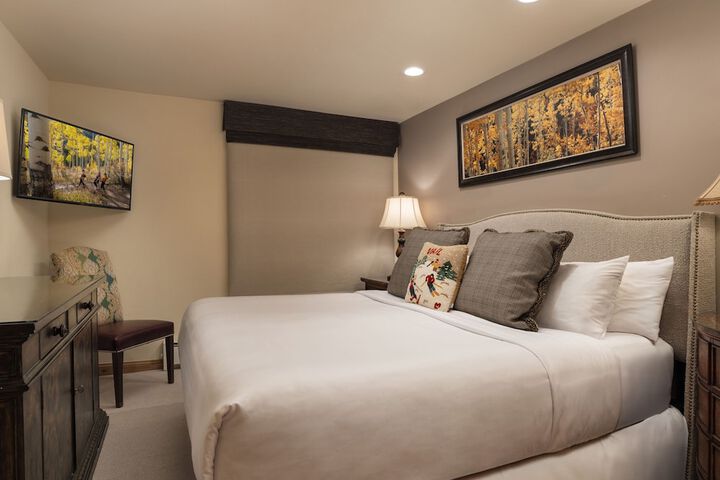 Room 45 of 176