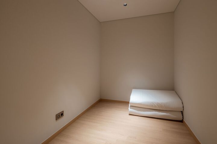 Room 14 of 106