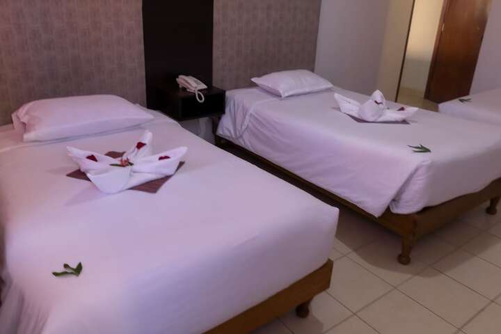 Room 4 of 28