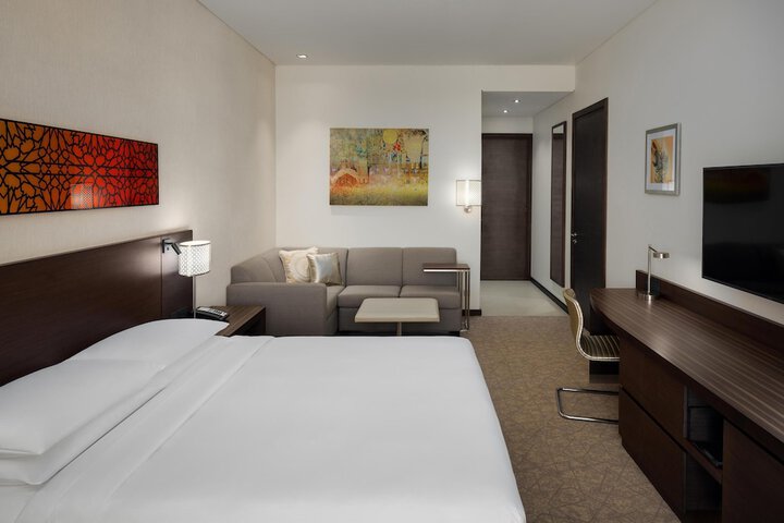 Room 17 of 38