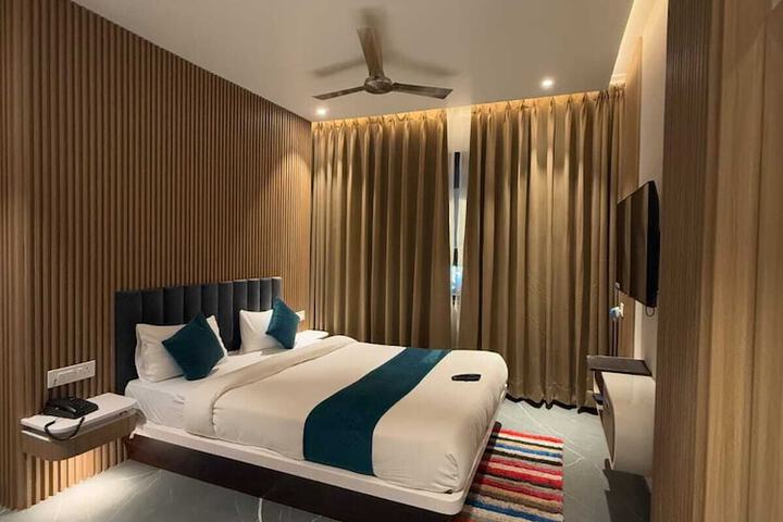 Room 10 of 27