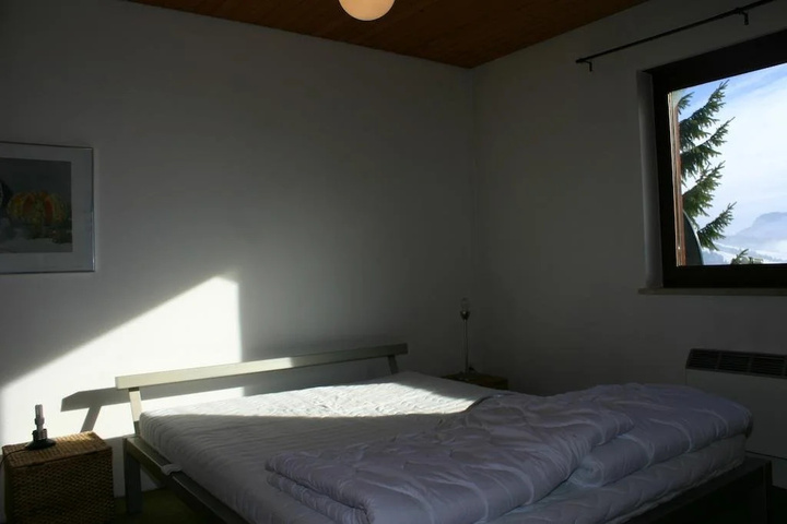 Room 4 of 13