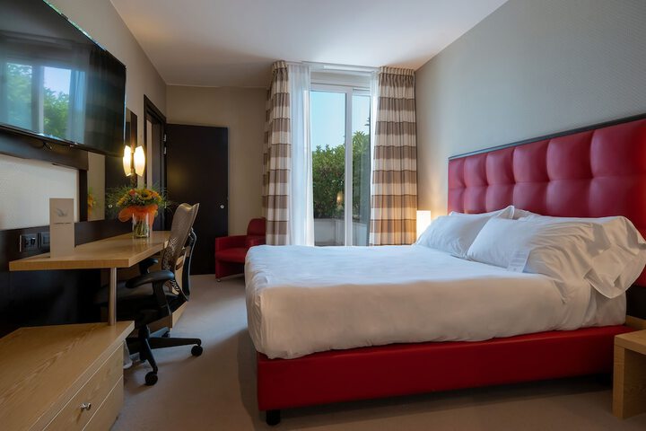 Room 42 of 106