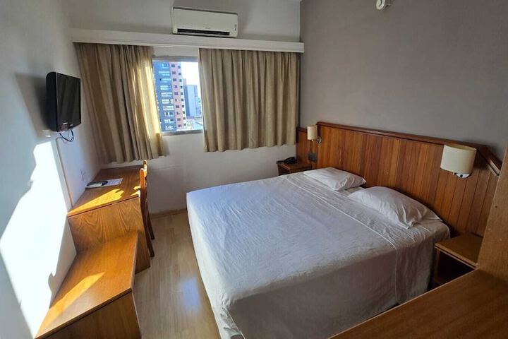 Room 14 of 33
