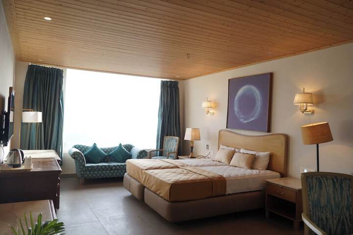 Room 42 of 111