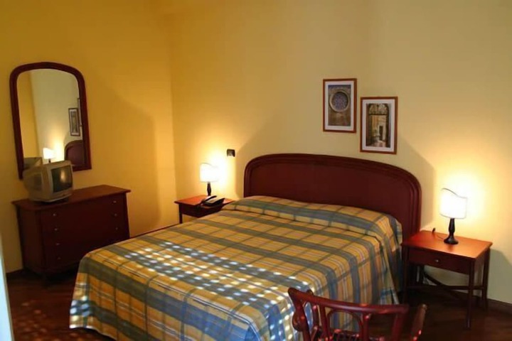 Room 6 of 13