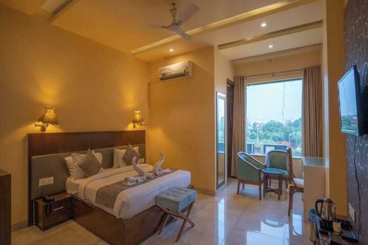 Room 6 of 27