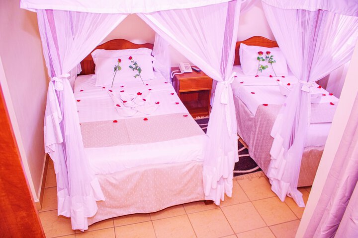 Room 4 of 7