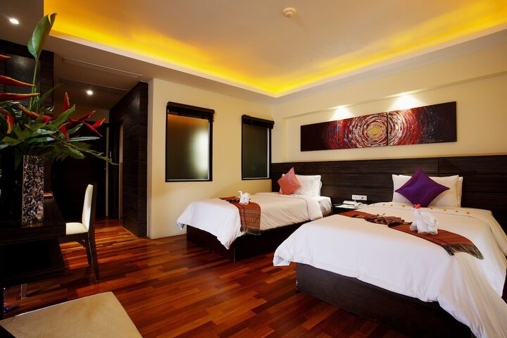 Room 9 of 90