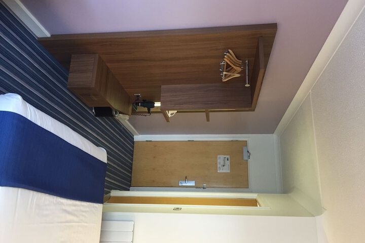 Room 4 of 35