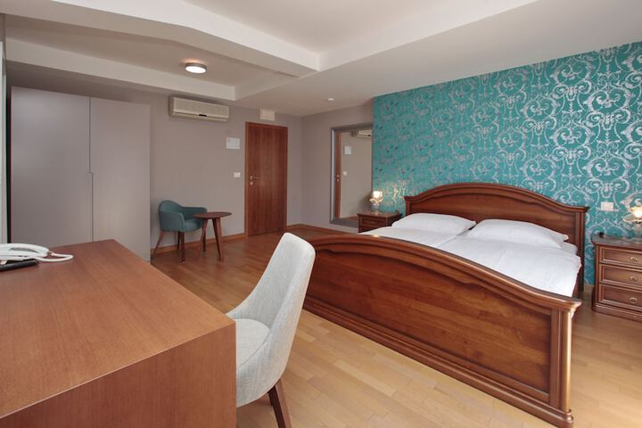 Room 6 of 36