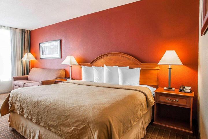 1 King Bed (4 of 7)
