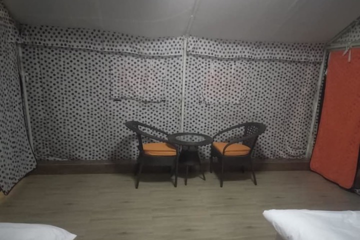 Room 4 of 6