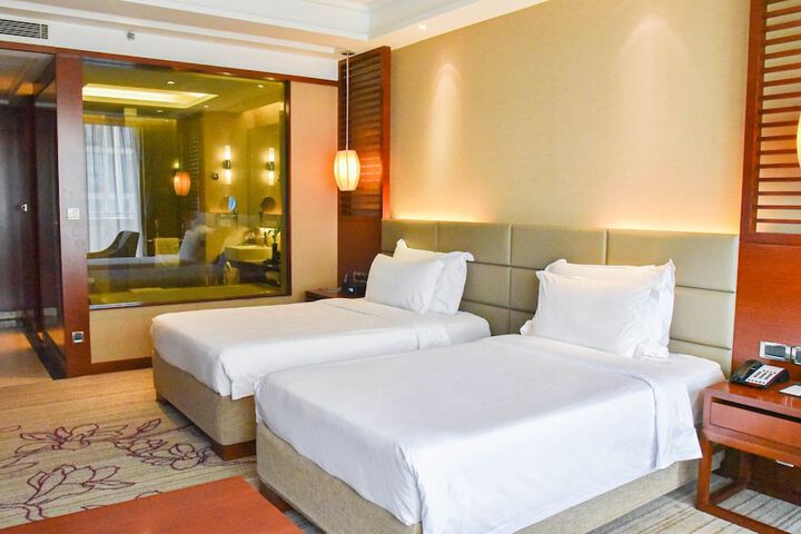 Room 5 of 110