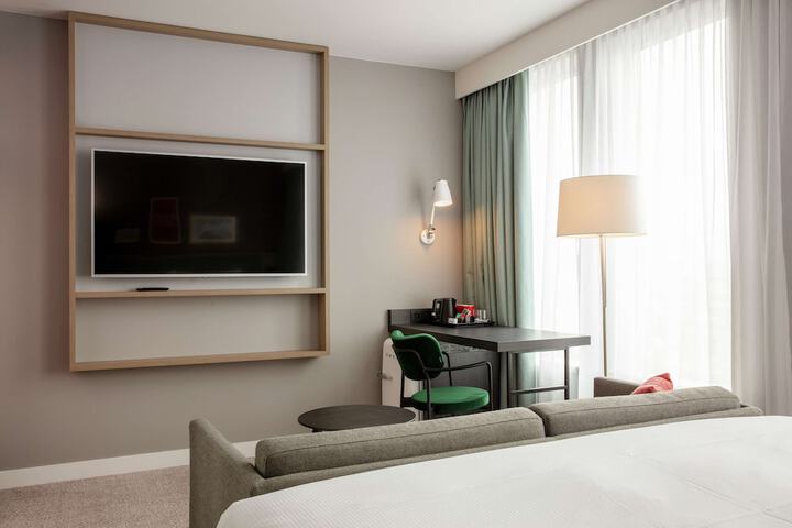 Room 11 of 40