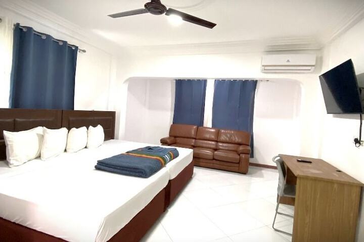 Room 9 of 120