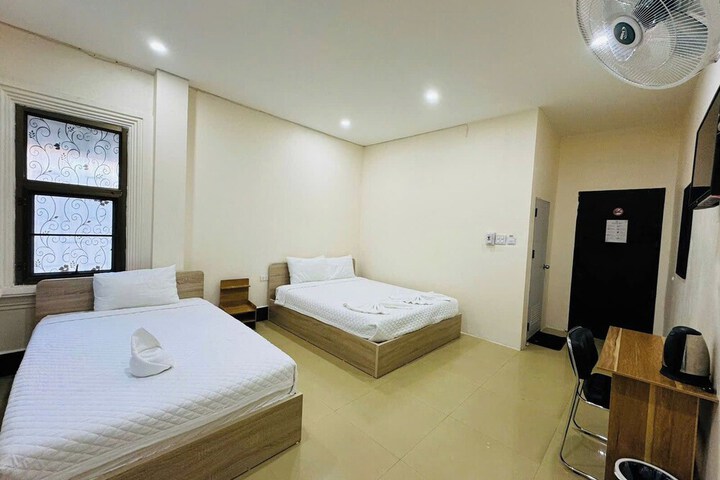 Room 13 of 25