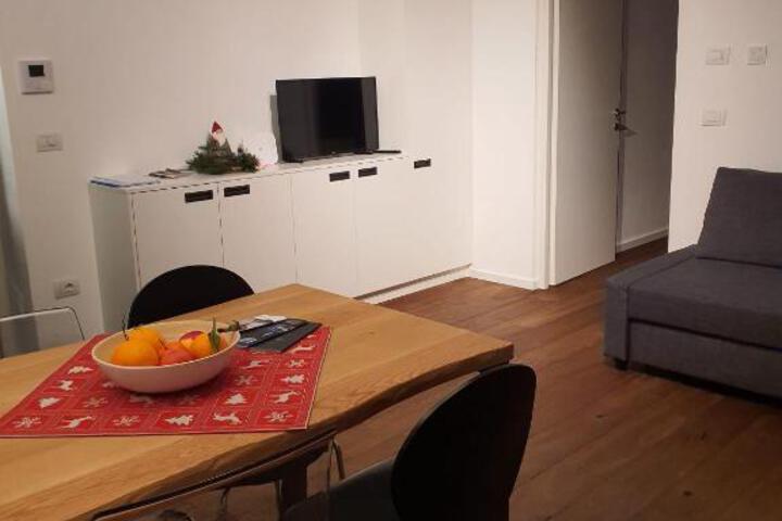 Room 6 of 12