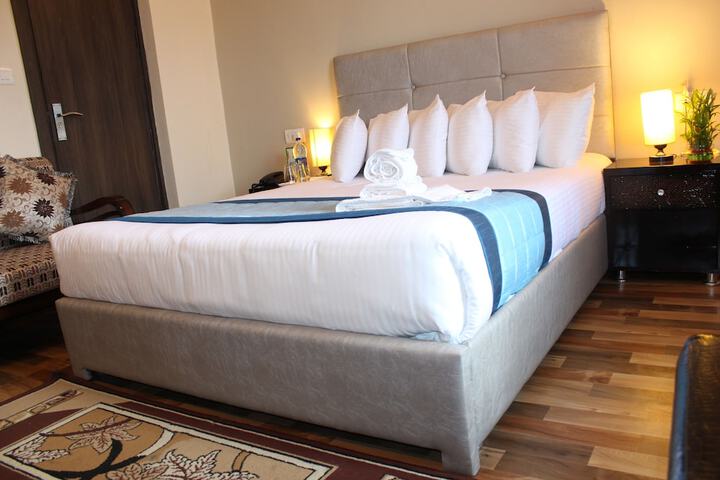 Room 9 of 25