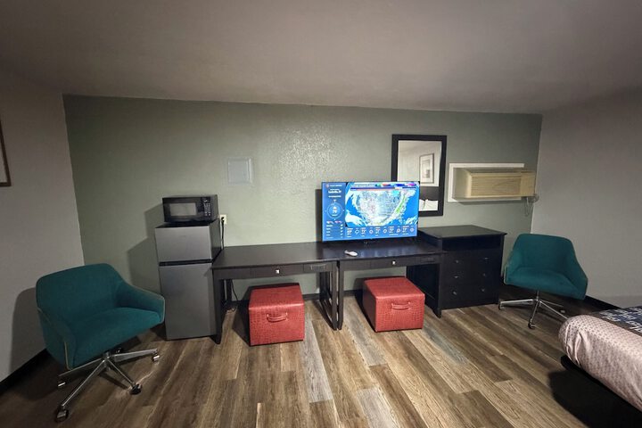 Room 10 of 18