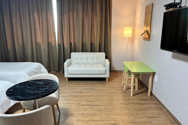 Room 9 of 41