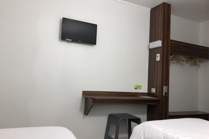 Room 27 of 67