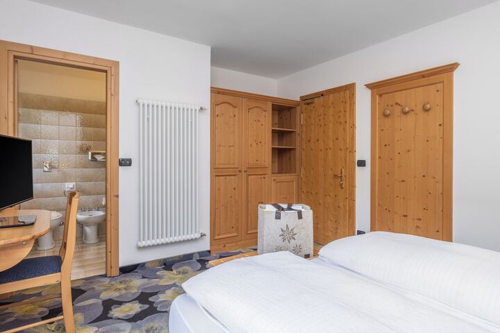 Room 28 of 154