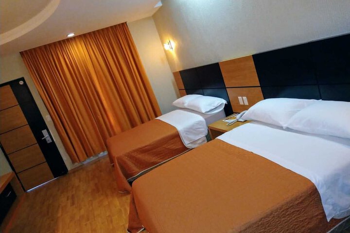 Room 9 of 36