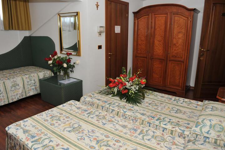 Room 22 of 65
