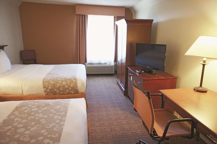 1 Queen Bed (19 of 19)