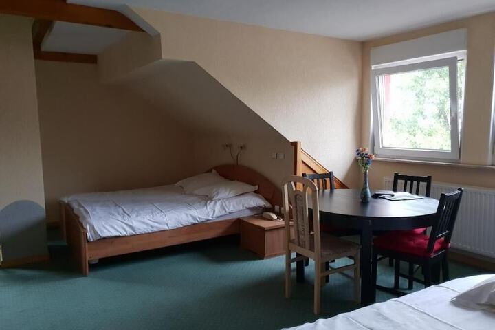 Room 13 of 40