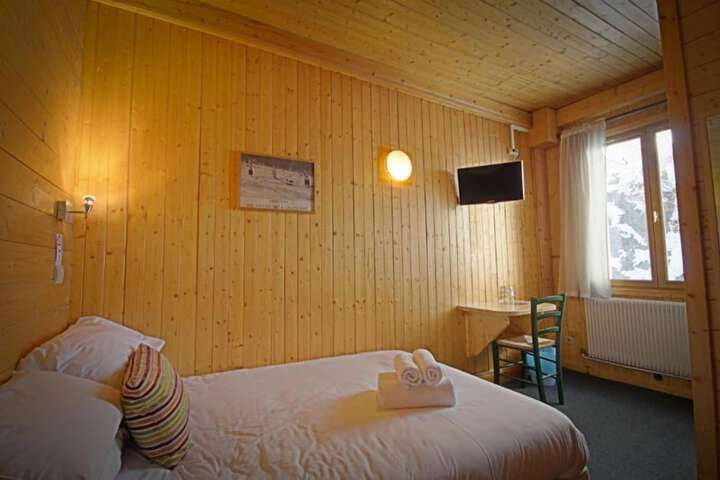Room 10 of 33